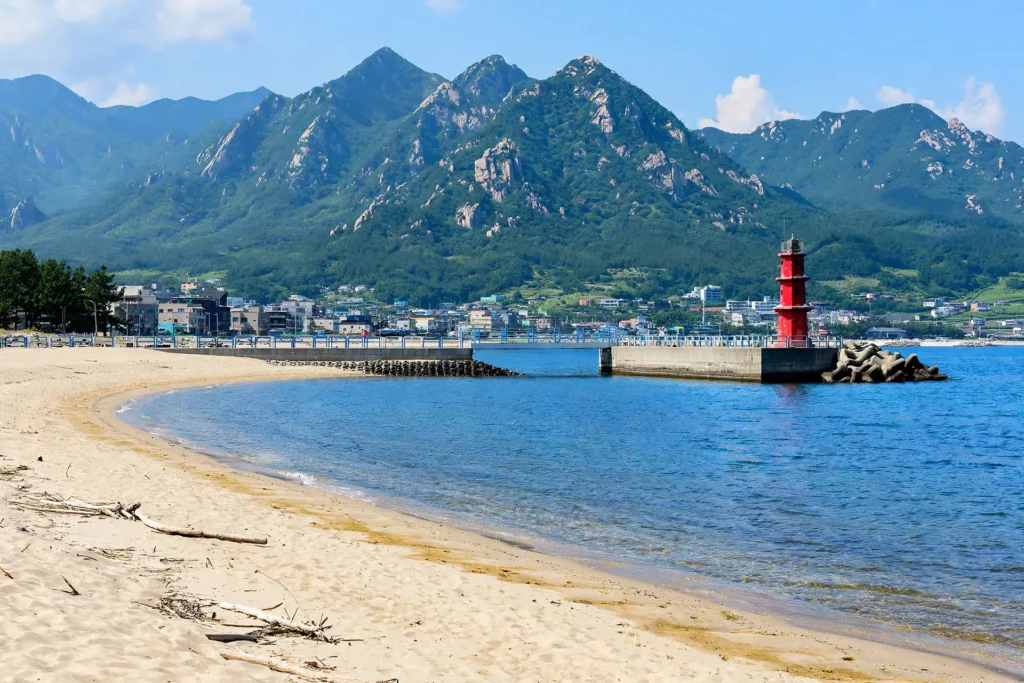 Sokcho Beach with the peaks of Seoraksan mountain behind it, South Korea